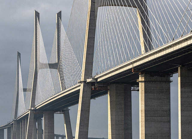Bridge piers with large height, main pylons of cable-stayed bridges, bridge piers and tall structures